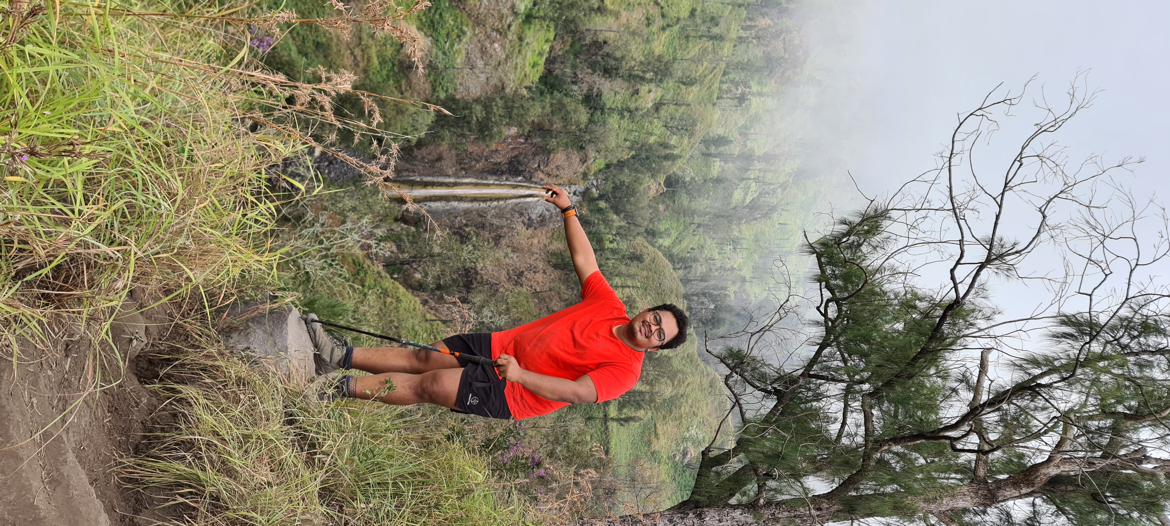 Rinjani 40/64: Jalur Torean menyajikan pemandangan yang sangat indah dan menawan. Di sepanjang trek, kita akan melewati setidaknya 3 alur aliran sungai dan pemandangan air terjun, ini salah satunya