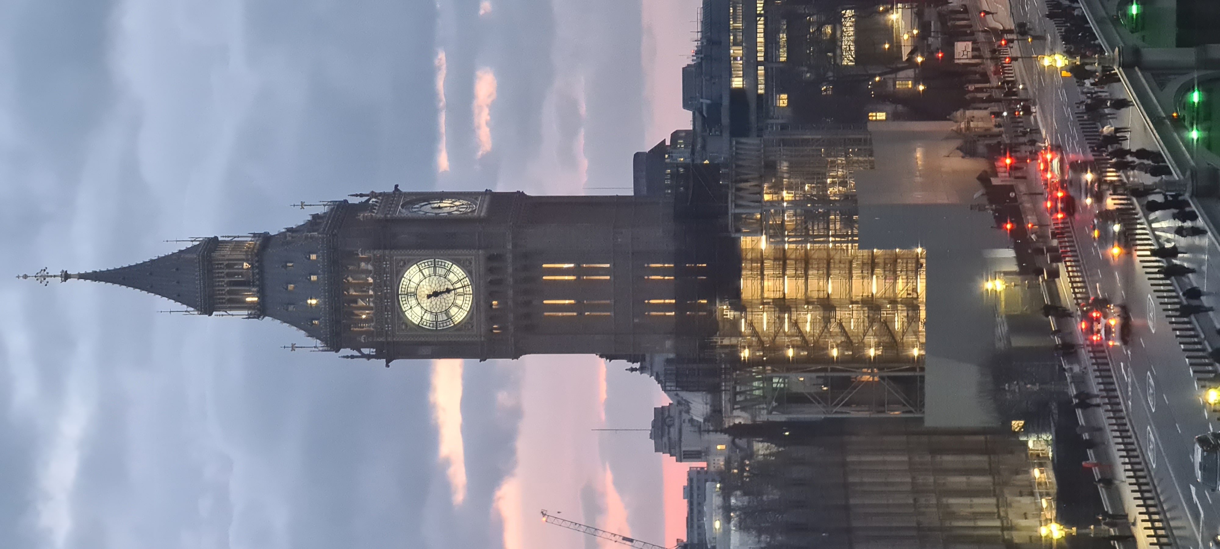 Enjoy London 12/16: Big Ben yang menjadi ciri khas kota London. Saat ini Big Ben sedang direnovasi, namun kemegahannya tetap dapat dinikmati dari kejauhan