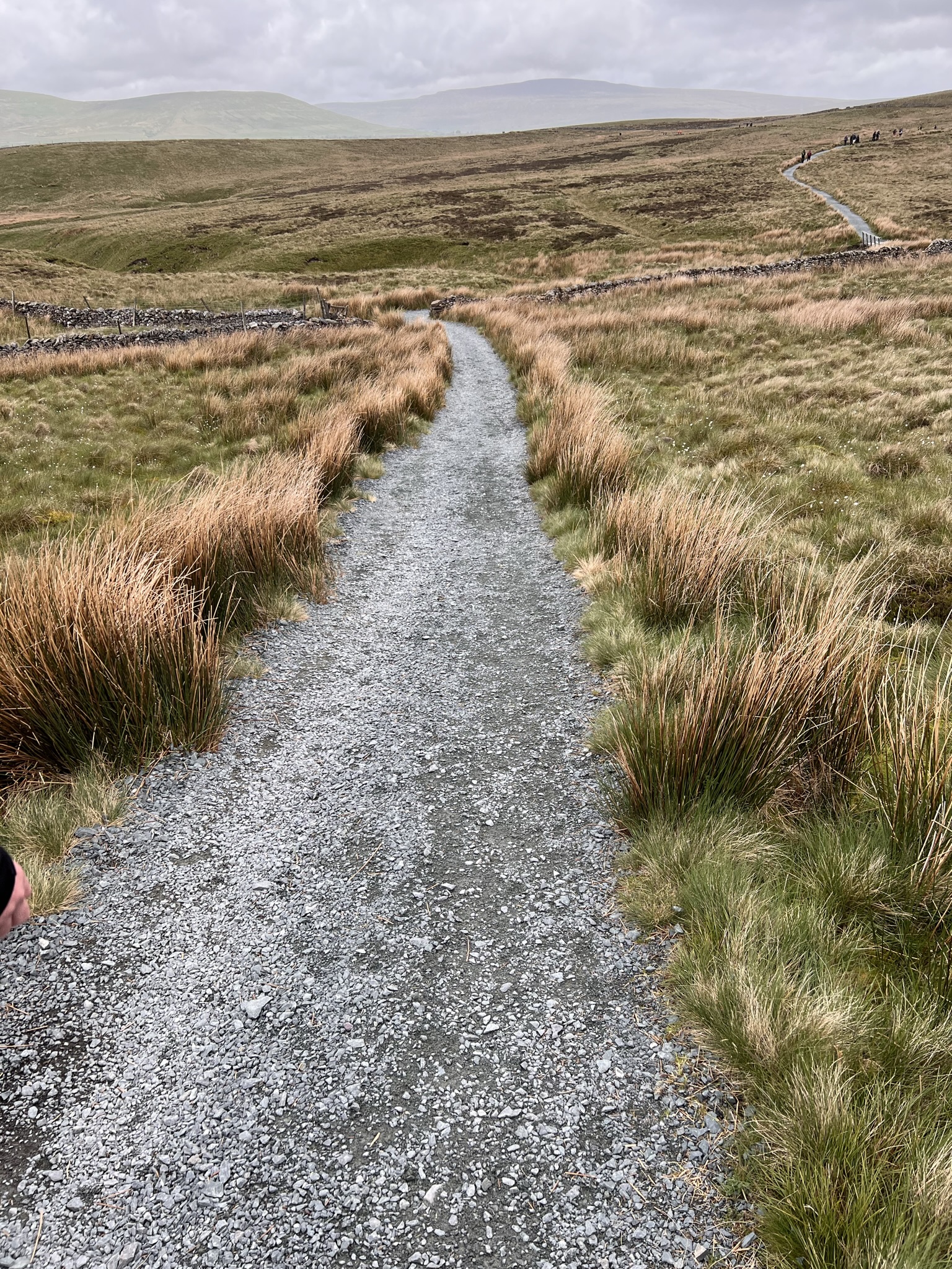 Yorkshire 22/38 - Jangan melihat kedepan, mending melihat ke jalur. Karena puncak terlihat dari sini, kelihatan dekat, tapi dari tadi tidak sampai-sampai